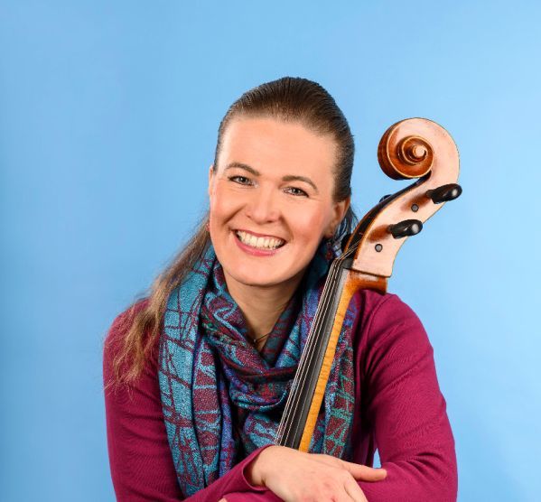 V Polici bude dnes přednášet violoncellistka a absolventka polické ZUŠ Helena Matyášová