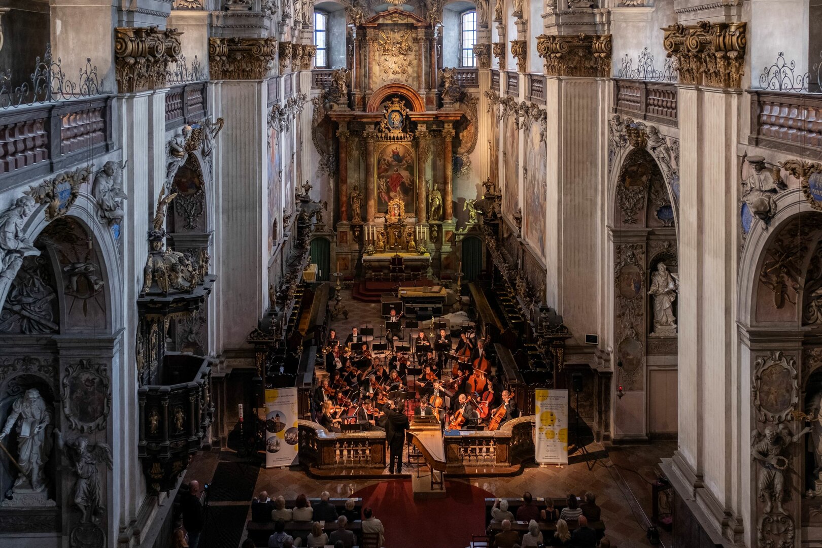 Za poklady vrcholí koncertem Valta versus Mozart