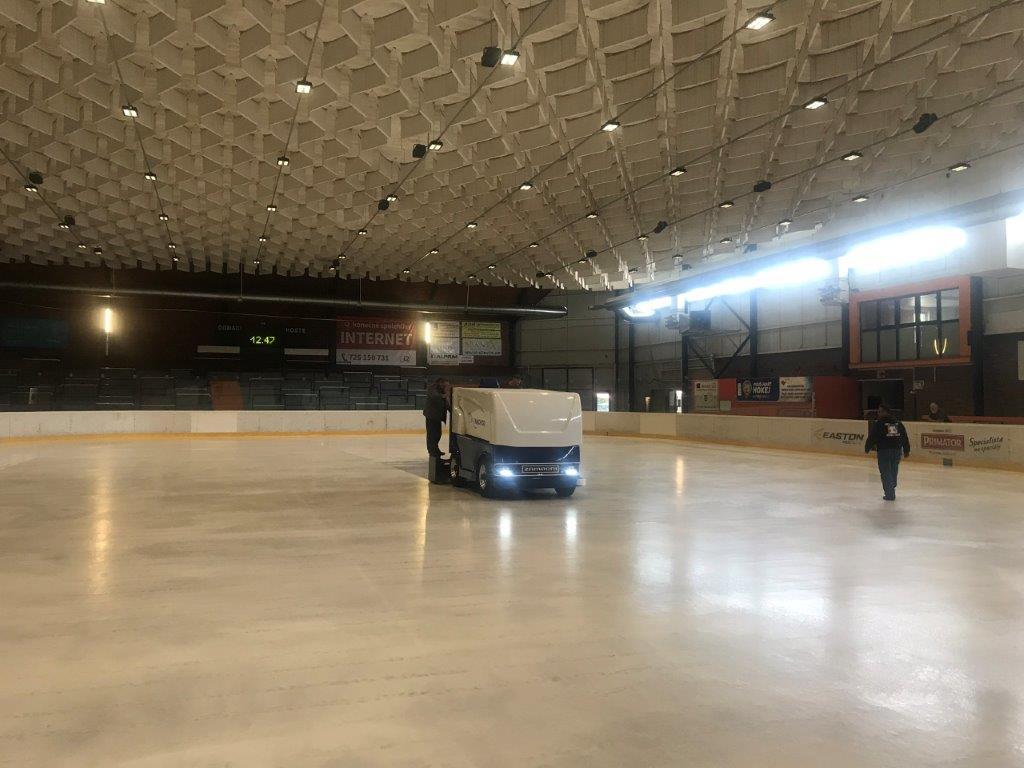 Ledová plocha na zimním stadionu v Náchodě opět připravena