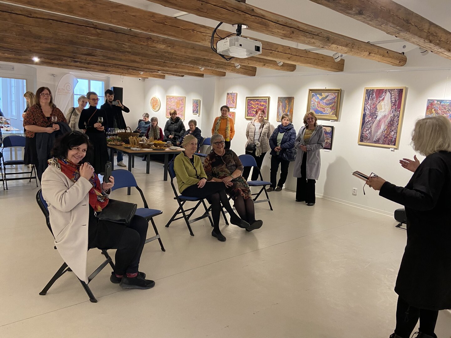 Nová výstava v galerii LokArt: veselá, barevná, úžasně optimistická