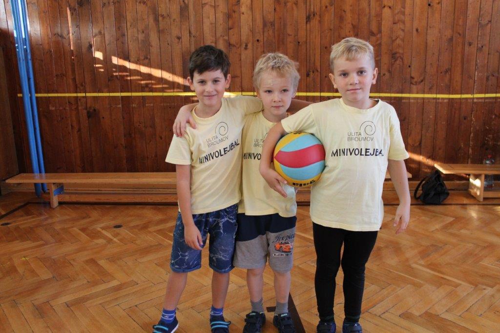 Barevní volejbalisté hráli na turnaji v Novém Městě nad Metují