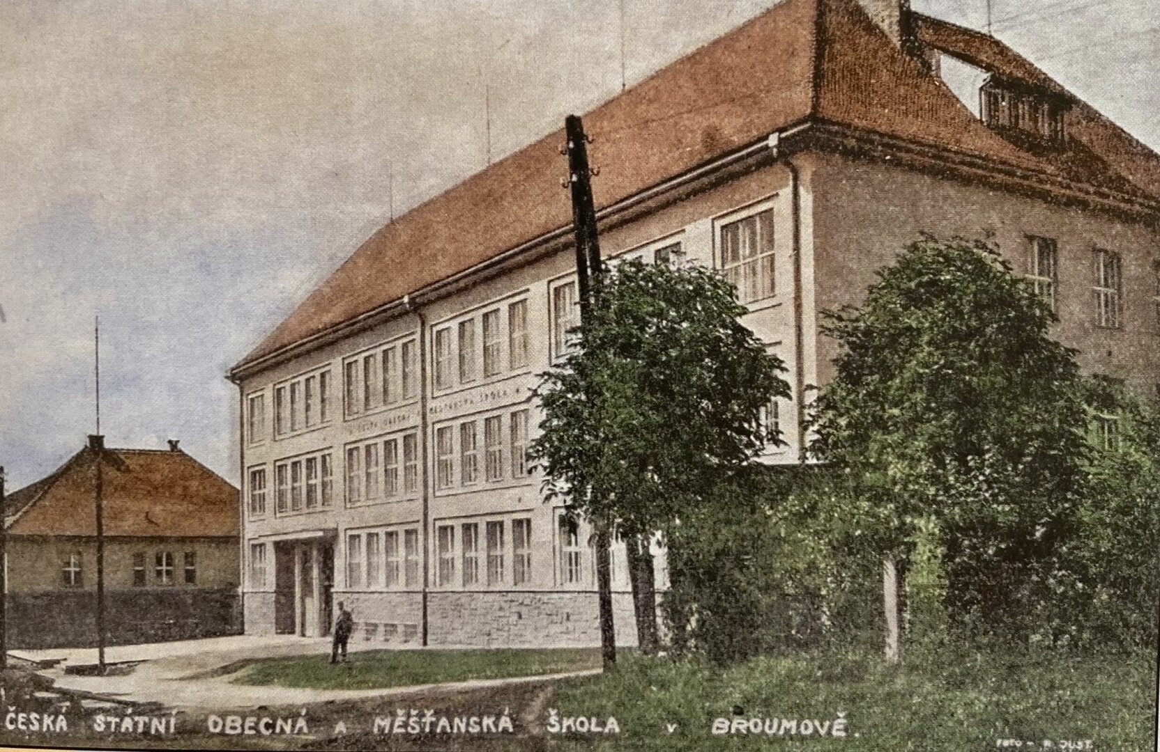 Výstava o historii první české školy v Broumově připomíná výročí 95. let její existence