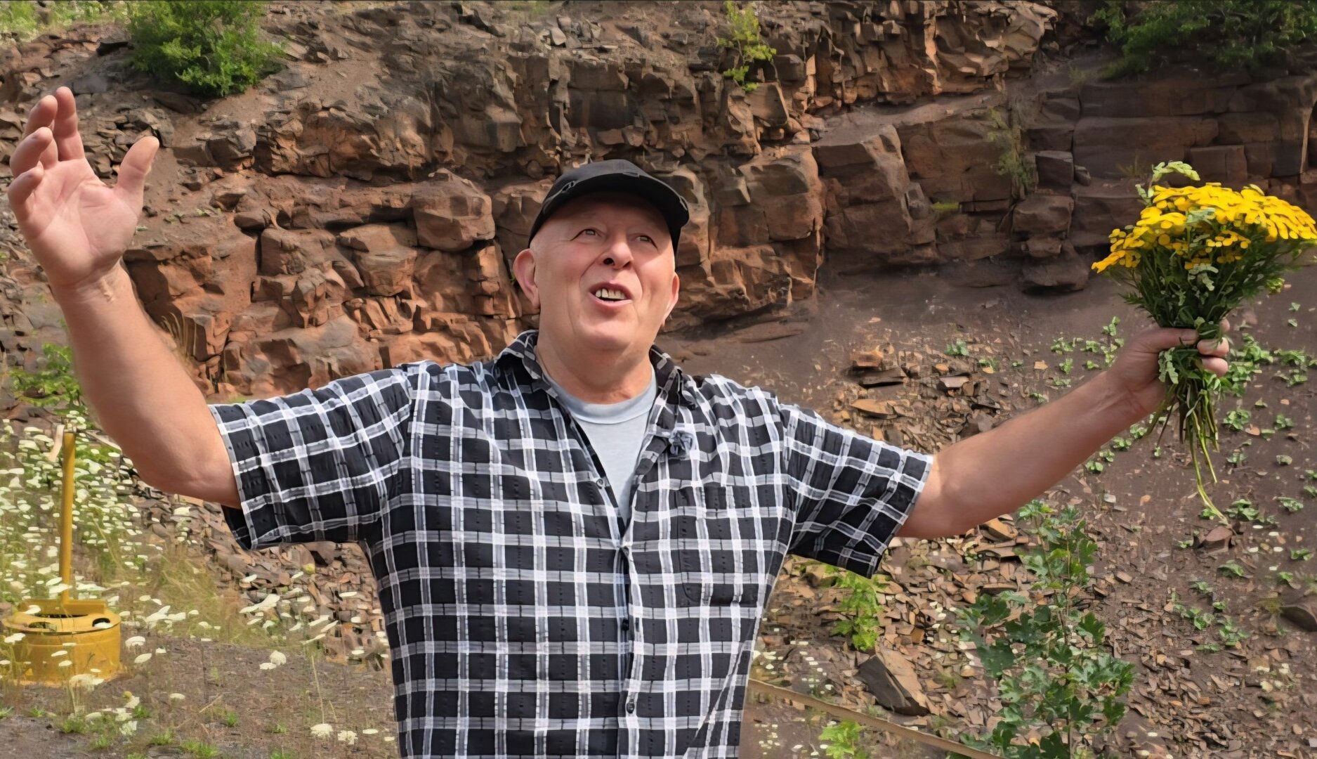 „Nebuďte smutní, buďte happy,“ vzkazuje Broumovákům Jaroslav Joudal