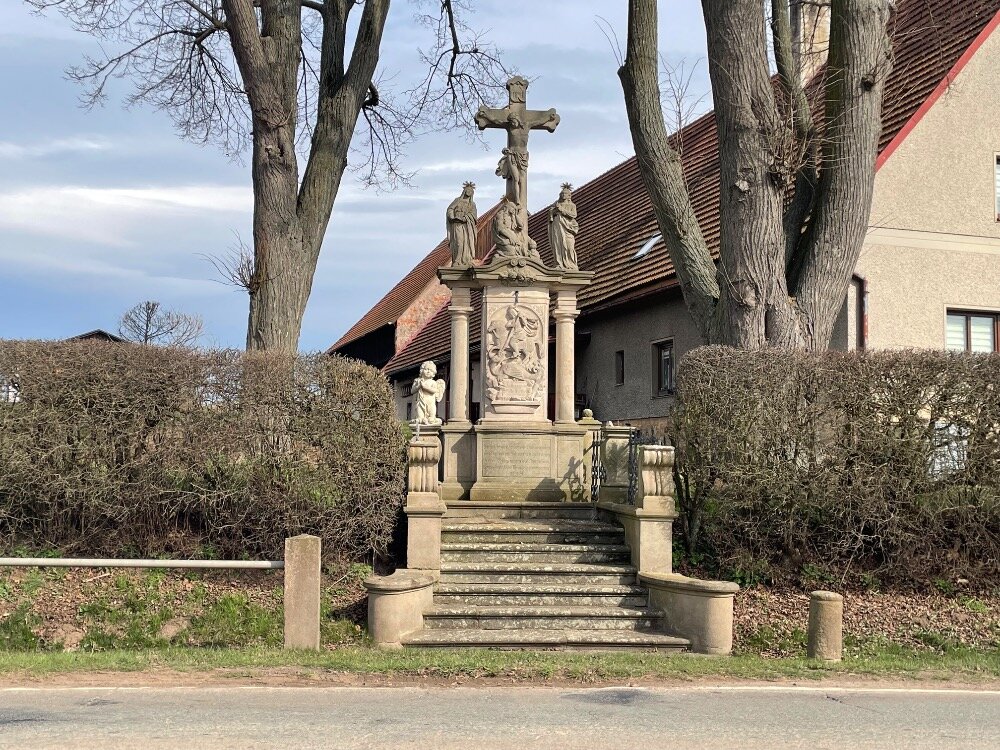 Tři krádeže soch v regionu během jednoho měsíce. Souvisí spolu případy?