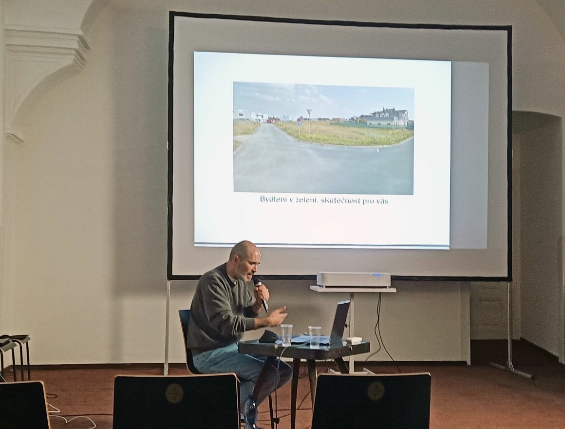 Přednáška urbanisty Petra Bednára ukázala, jak o městech přemýšlet chytřeji