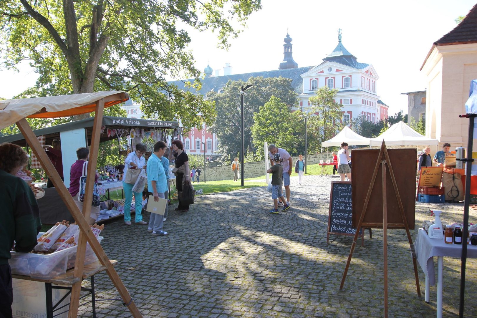 Tradiční Podzimní trh zaplní nádvoří broumovského kláštera 