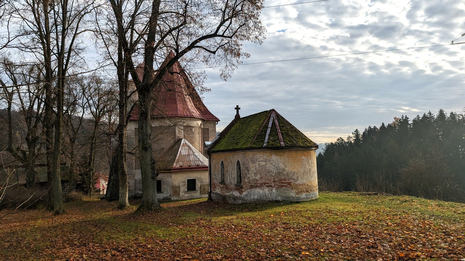 Kolem dvou tvrzí nad Stárkovem 