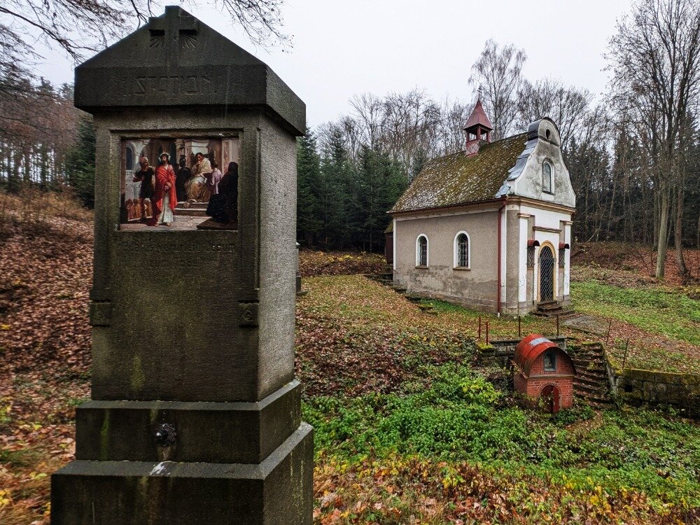 Božanov obnovil křížovou cestu u Mariánské studánky