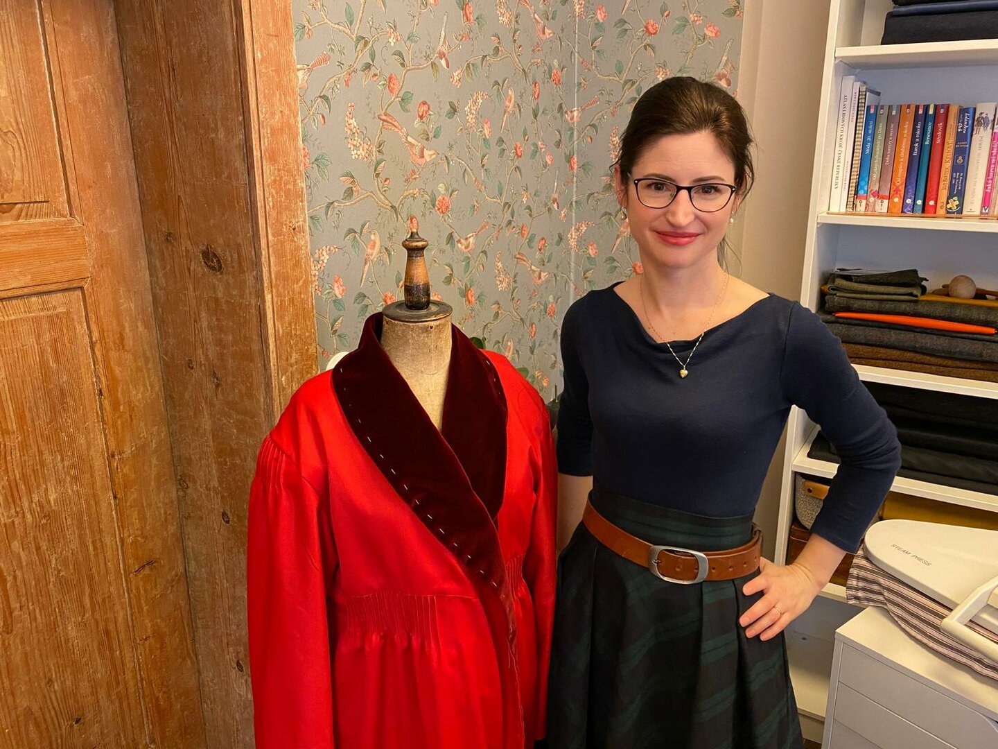 Šití talárů je jako hlavolam, který musím rozluštit, říká Alena Foglová z Meziměstí