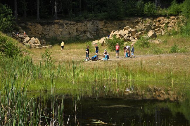 Terénní exkurze S geologem po Hraničním hřbetu do lomů v Libné