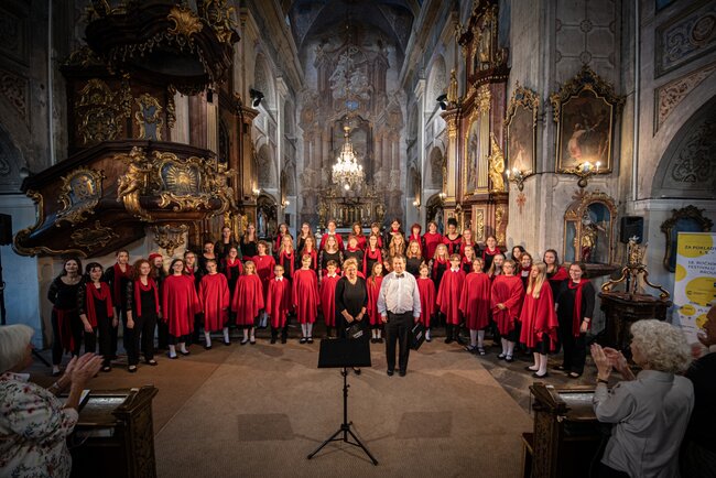 Pěvecký sbor Zvonky Praha a dívčí komorní sbor Abbellimento